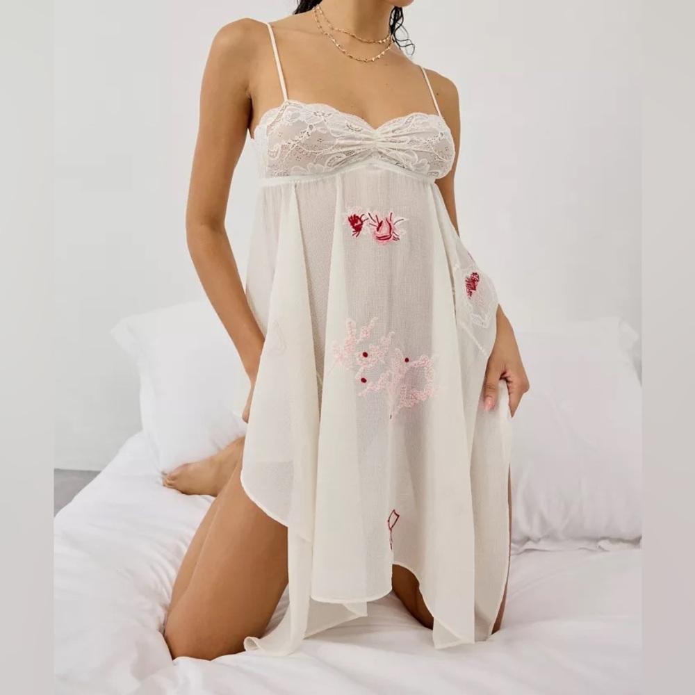 URBAN OUTFITTERS Out From Under Lost In Time Embroidered Hanky Hem Slip